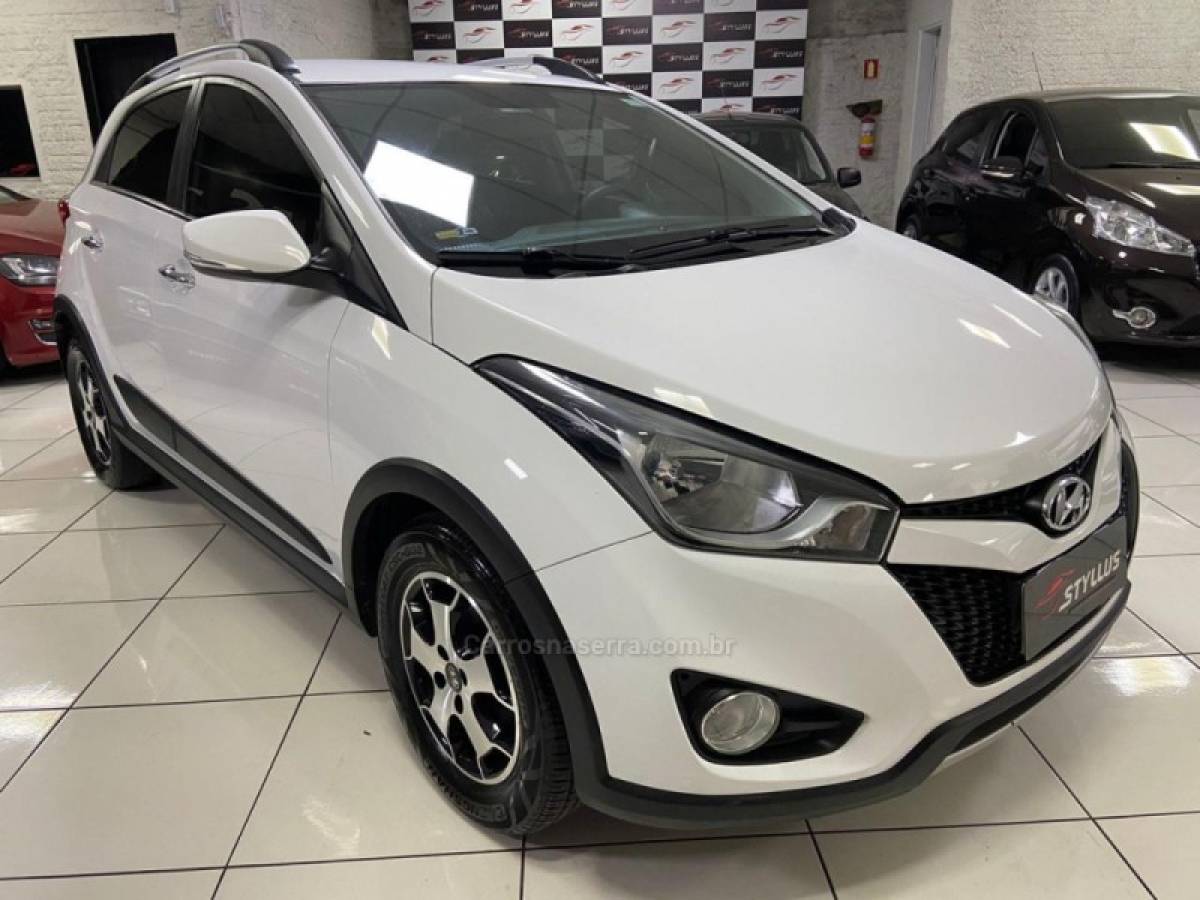 HYUNDAI - HB20X - 2013/2014 - Branca - R$ 57.900,00