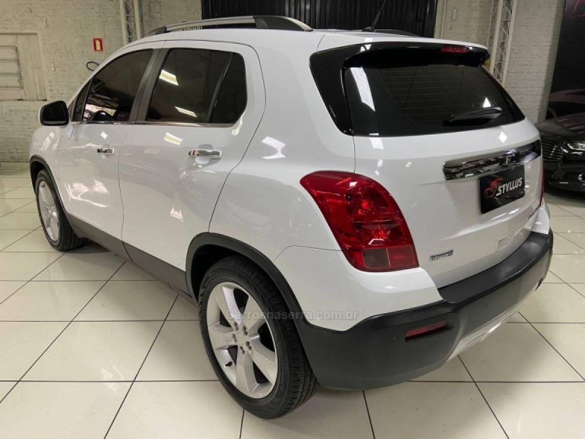 CHEVROLET - TRACKER - 2013/2014 - Branca - R$ 69.900,00