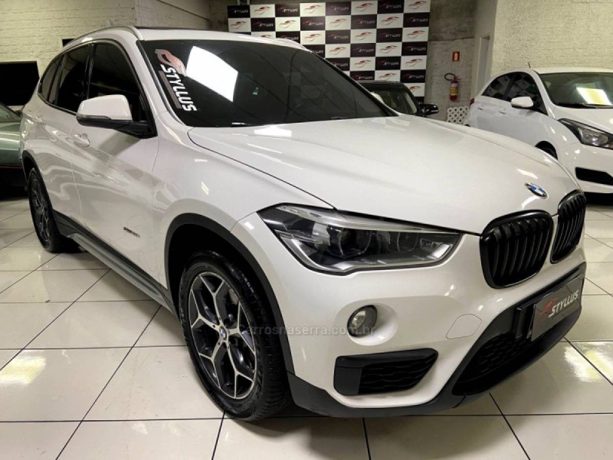 BMW - X1 - 2017/2018 - Branca - R$ 135.900,00