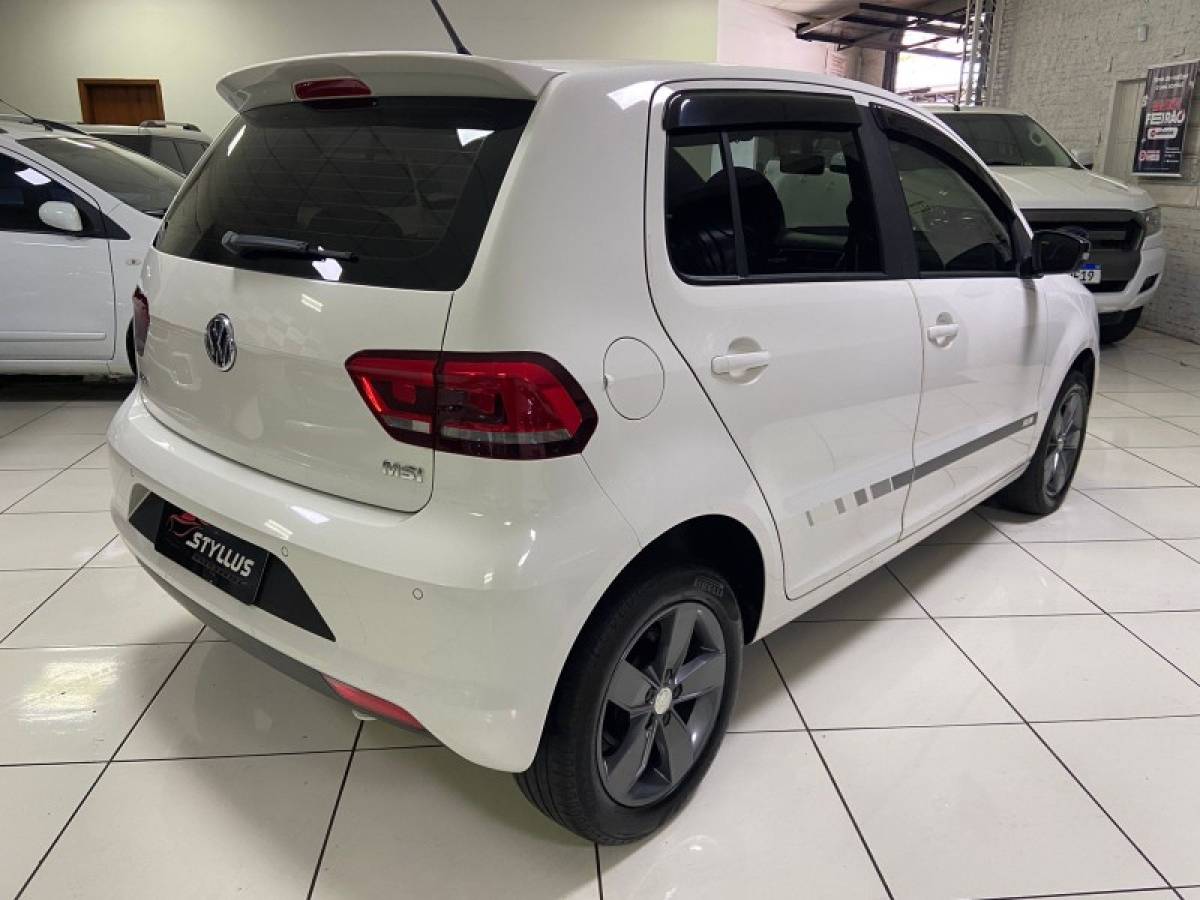 VOLKSWAGEN - FOX - 2016/2017 - Branca - R$ 57.900,00