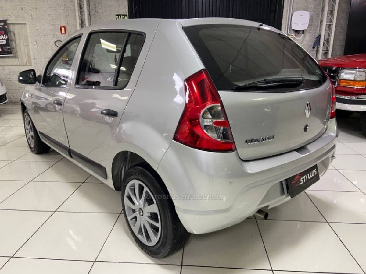 RENAULT - SANDERO - 2011/2011 - Prata - R$ 32.900,00