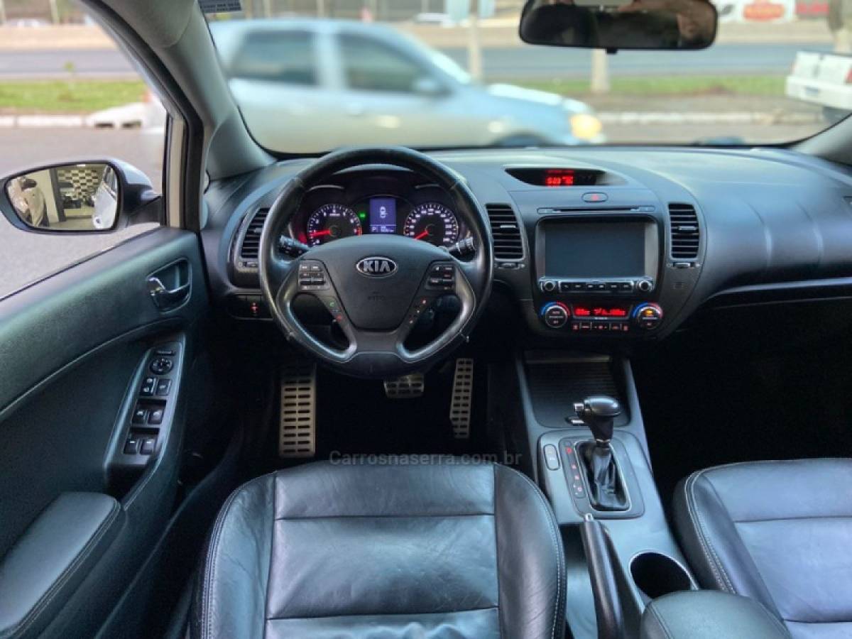 KIA MOTORS - CERATO - 2014/2015 - Branca - R$ 68.900,00