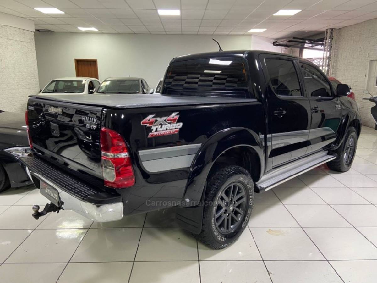 TOYOTA - HILUX - 2012/2013 - Preta - R$ 113.900,00