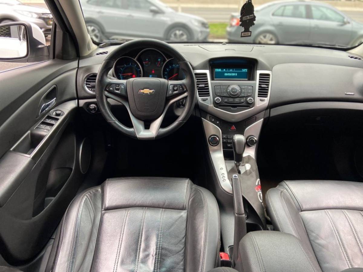 CHEVROLET - CRUZE - 2012/2012 - Branca - R$ 55.900,00