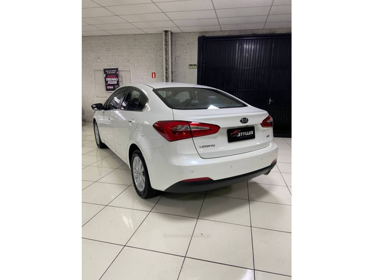 KIA MOTORS - CERATO - 2014/2015 - Branca - R$ 68.900,00