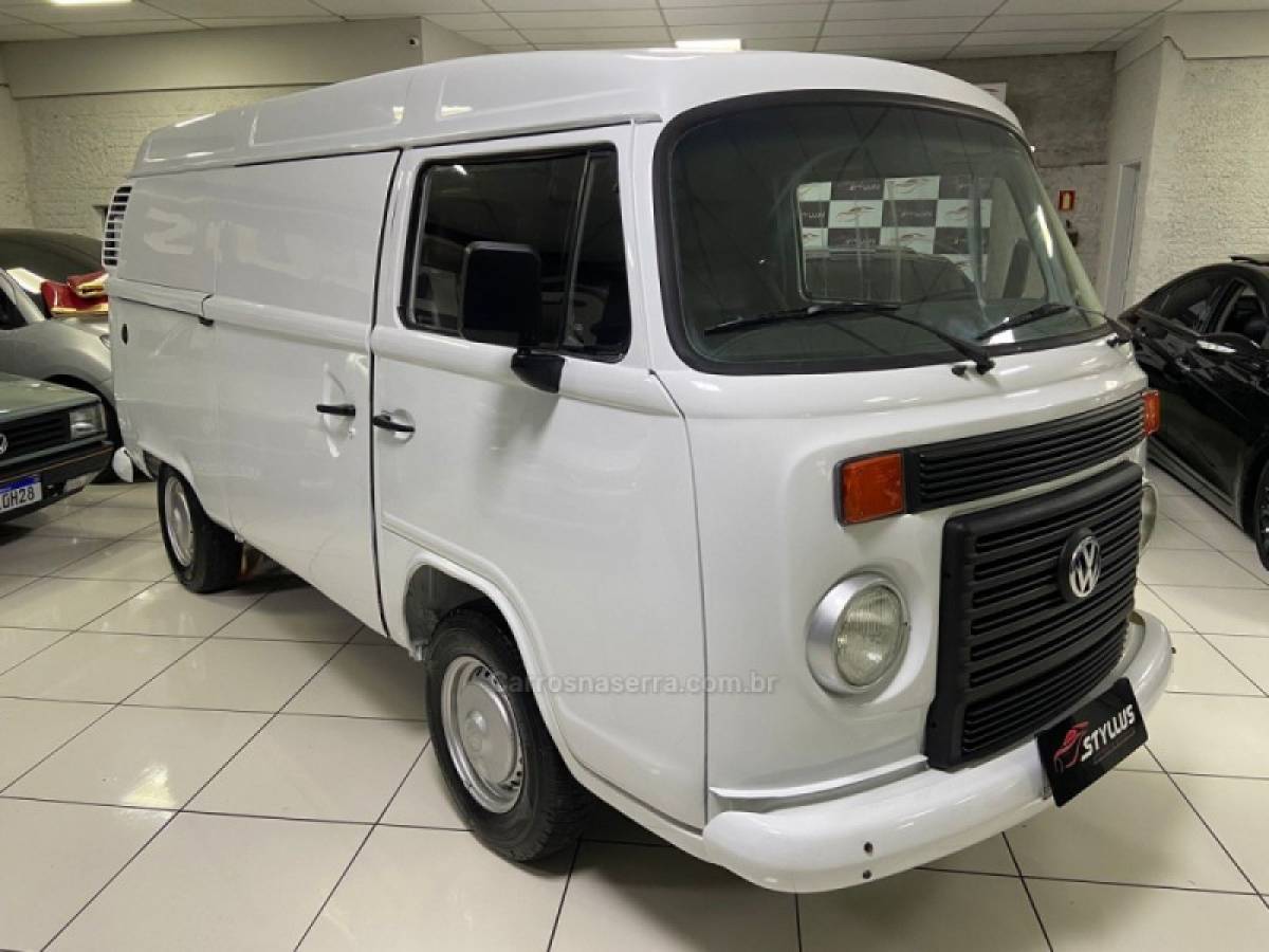 VOLKSWAGEN - KOMBI - 2011/2012 - Branca - R$ 39.900,00