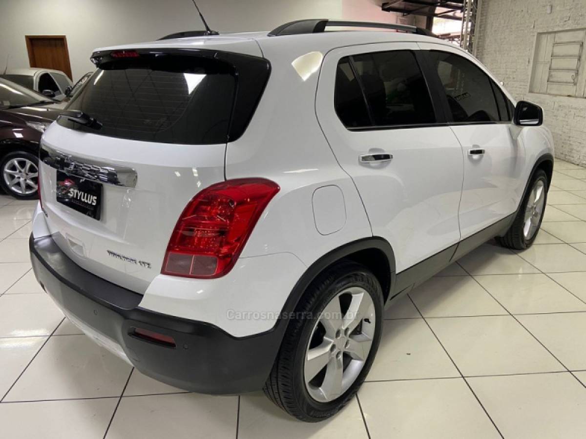 CHEVROLET - TRACKER - 2013/2014 - Branca - R$ 69.900,00