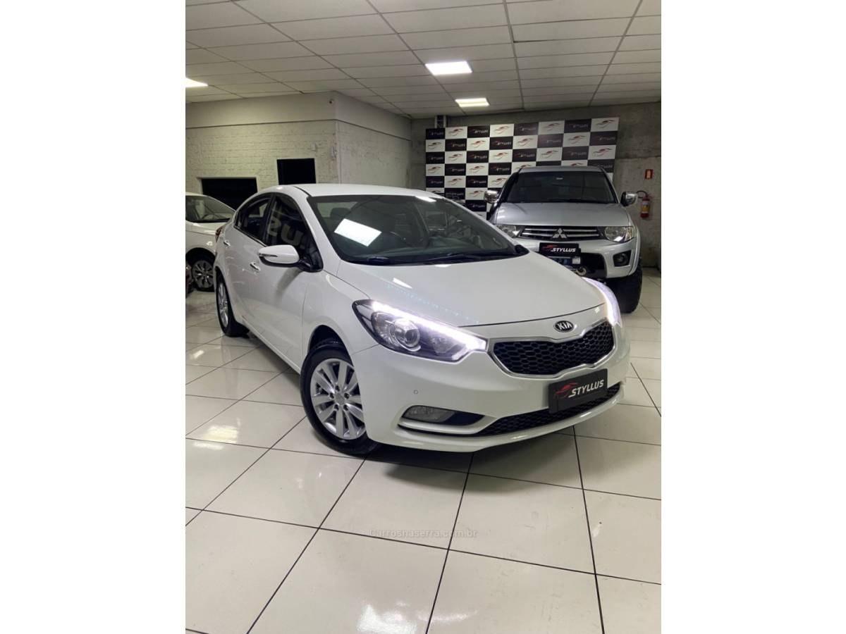 KIA MOTORS - CERATO - 2014/2015 - Branca - R$ 68.900,00