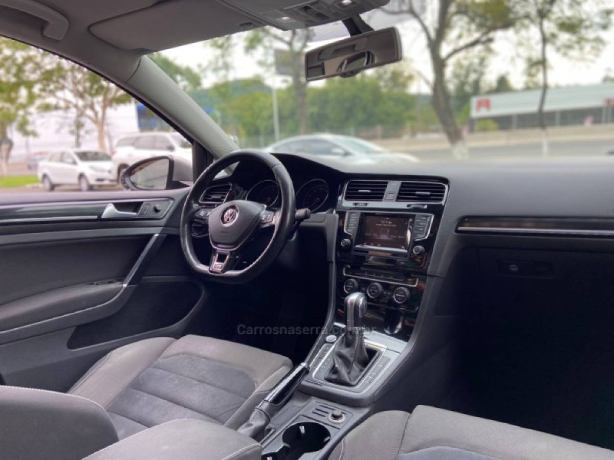 VOLKSWAGEN - GOLF - 2014/2015 - Prata - R$ 84.900,00