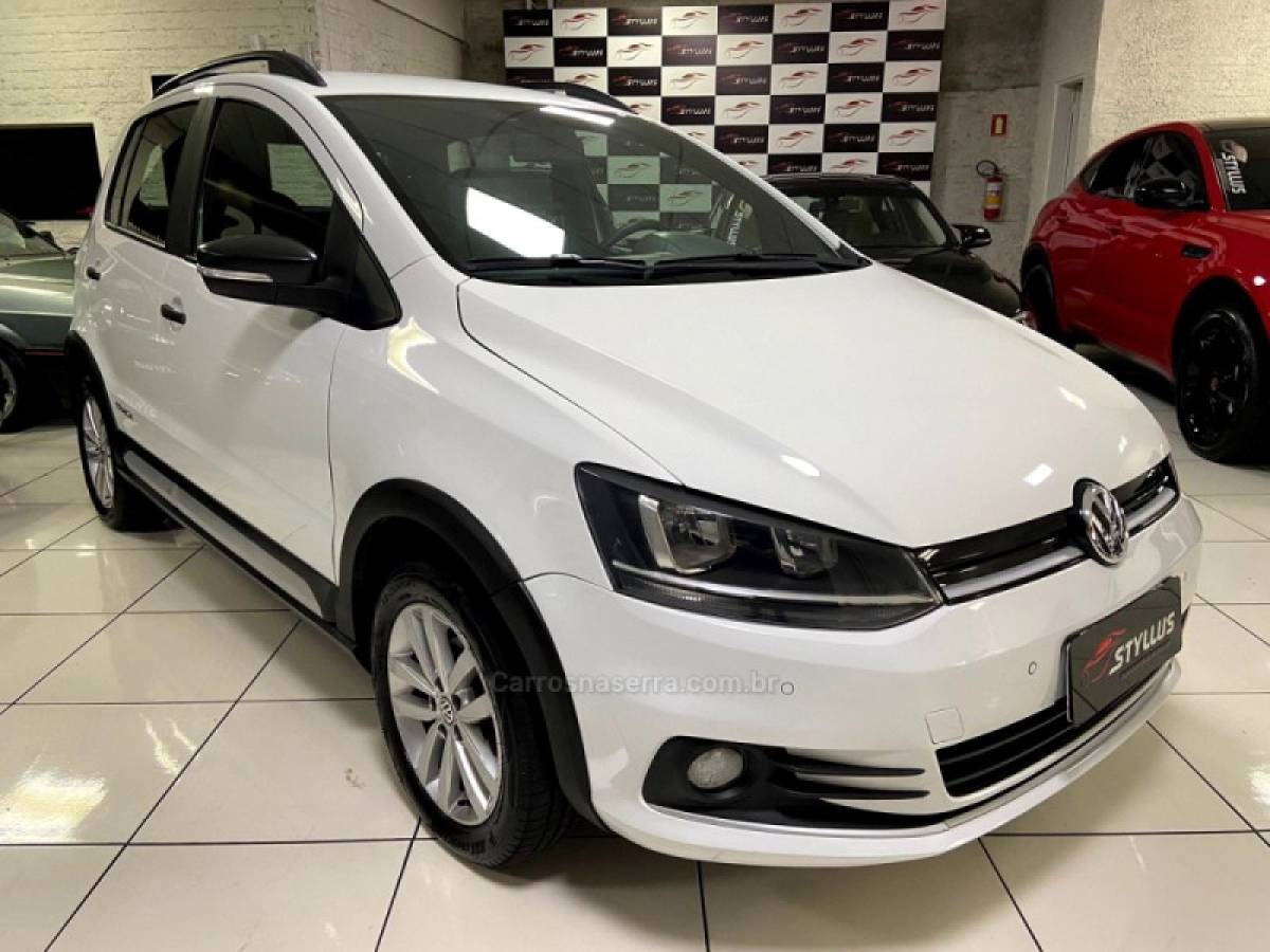 VOLKSWAGEN - FOX - 2017/2018 - Branca - R$ 56.900,00