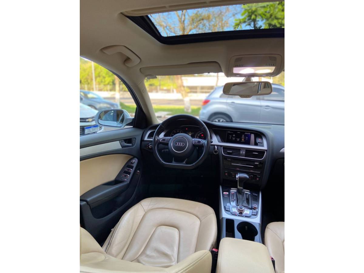 AUDI - A4 - 2015/2016 - Branca - R$ 91.900,00