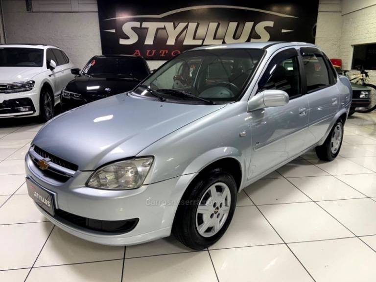 CHEVROLET - CLASSIC - 2011/2012 - Prata - R$ 28.900,00