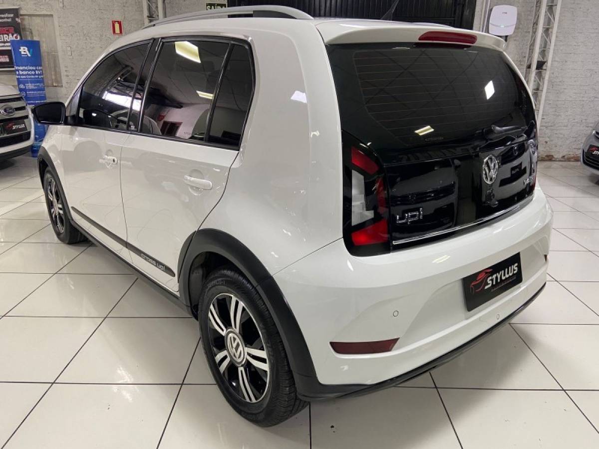 VOLKSWAGEN - UP - 2018/2018 - Branca - R$ 65.900,00