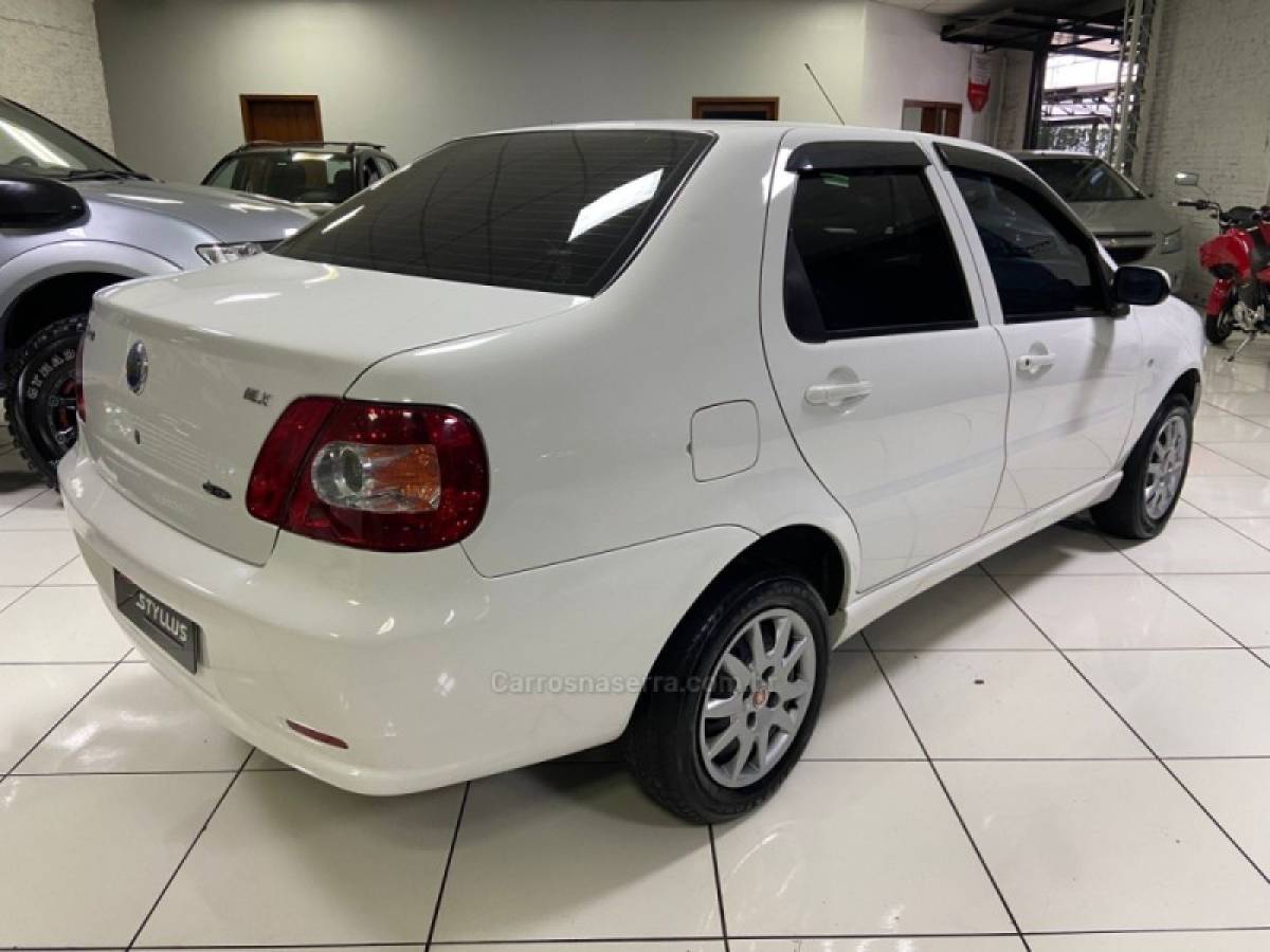 FIAT - SIENA - 2004/2005 - Branca - R$ 24.900,00