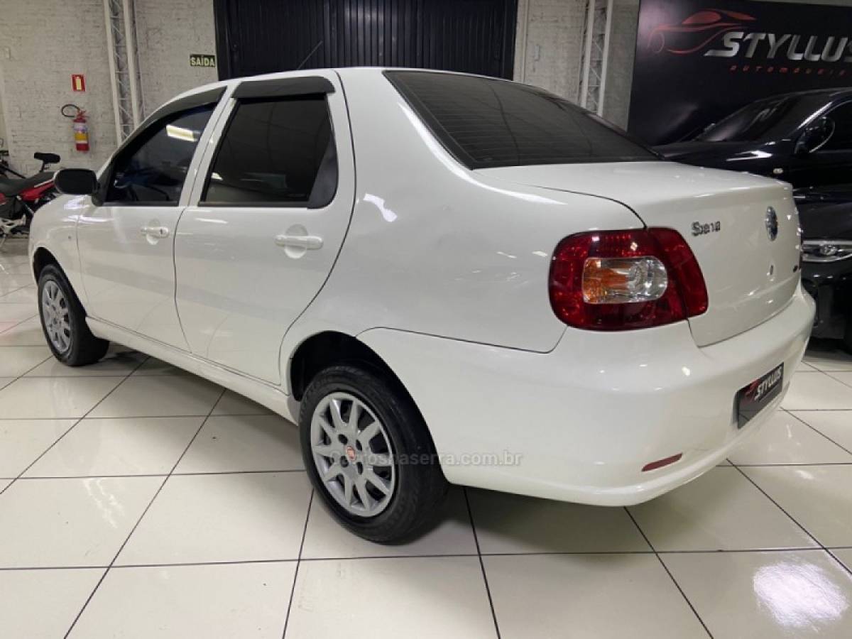 FIAT - SIENA - 2004/2005 - Branca - R$ 24.900,00