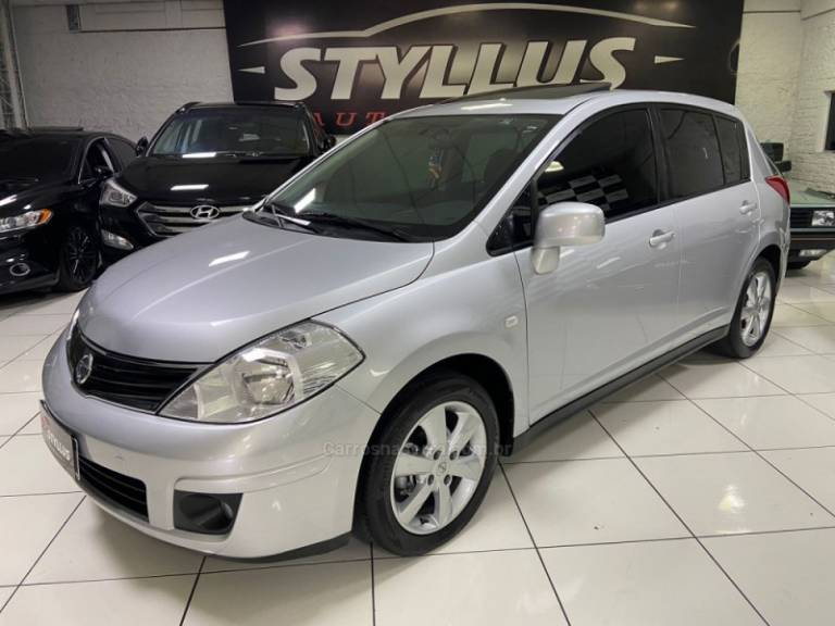 NISSAN - TIIDA - 2010/2011 - Prata - R$ 43.900,00