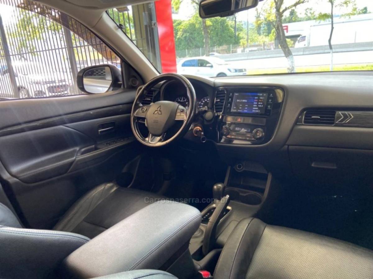 MITSUBISHI - OUTLANDER - 2016/2016 - Prata - R$ 89.900,00