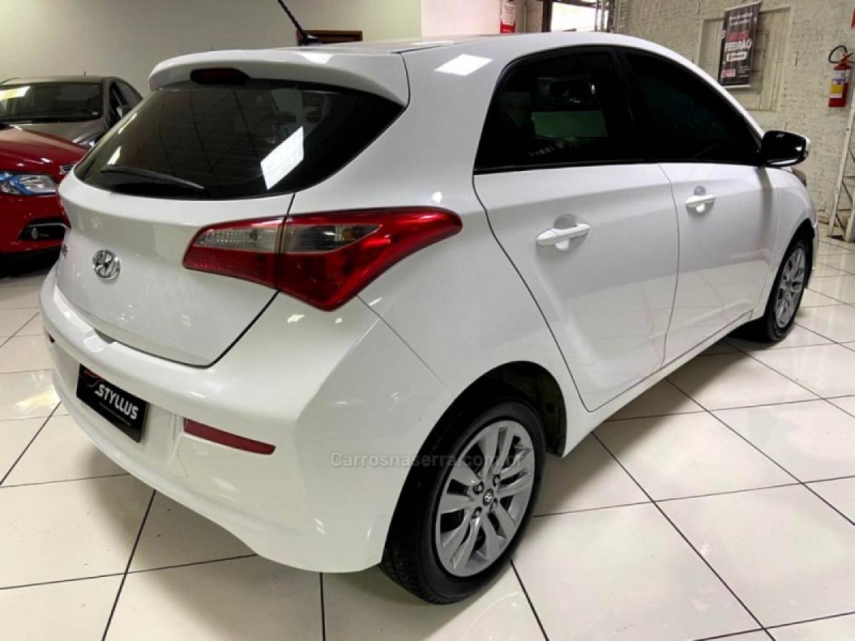 HYUNDAI - HB20 - 2016/2017 - Branca - R$ 51.900,00