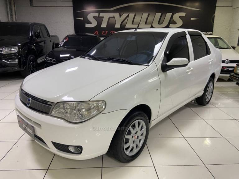 FIAT - SIENA - 2004/2005 - Branca - R$ 24.900,00