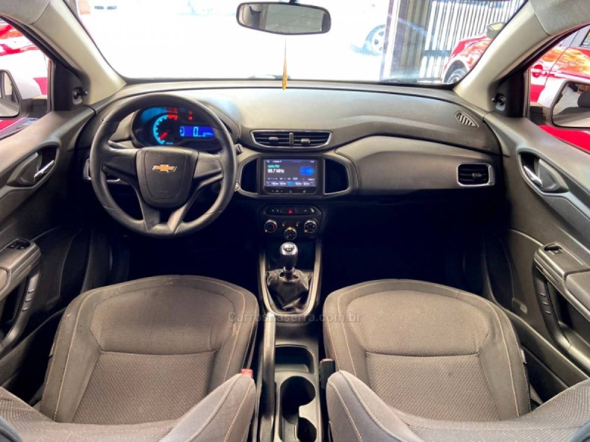 CHEVROLET - ONIX - 2013/2014 - Prata - R$ 46.900,00