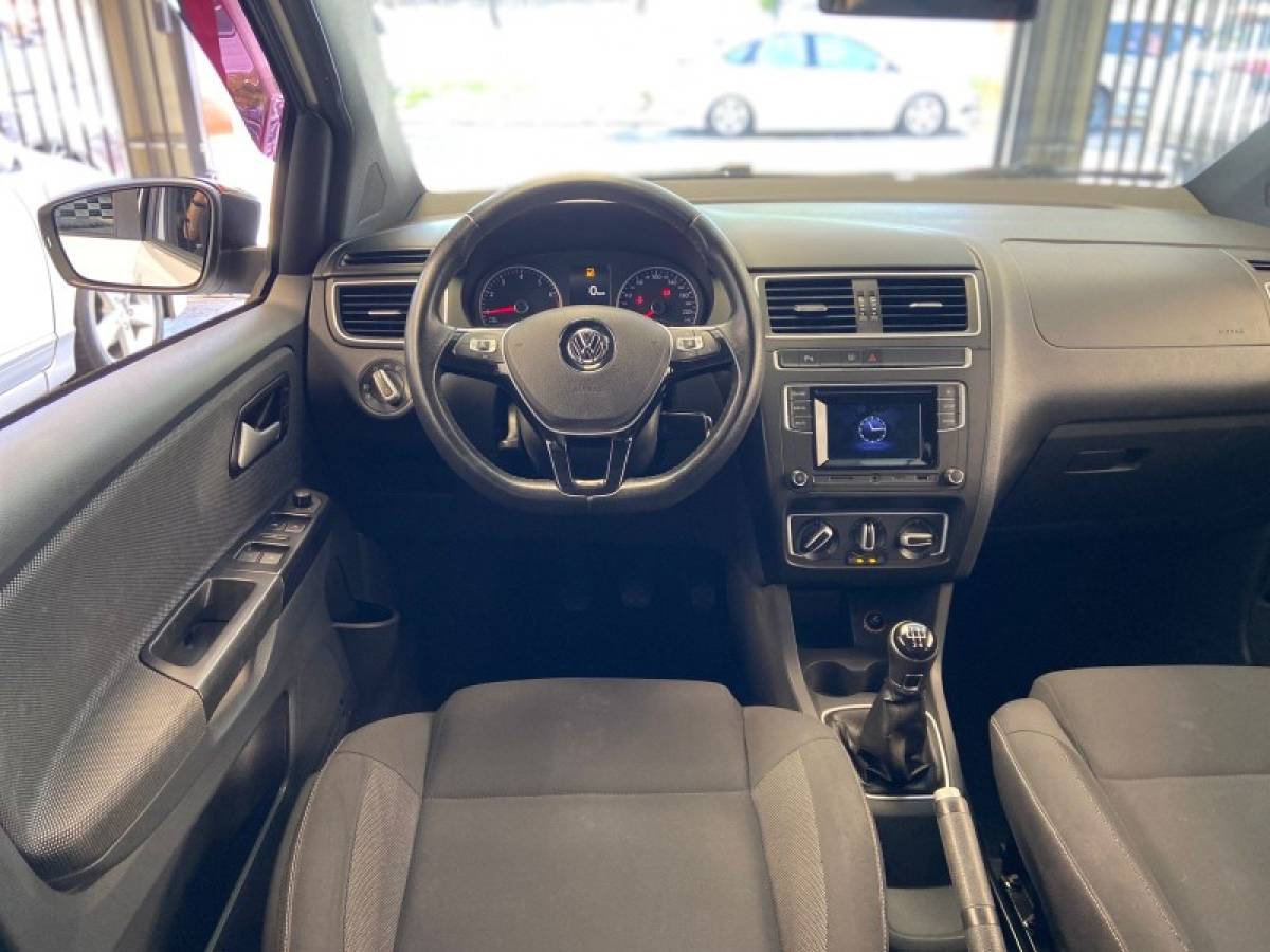 VOLKSWAGEN - FOX - 2016/2017 - Branca - R$ 57.900,00