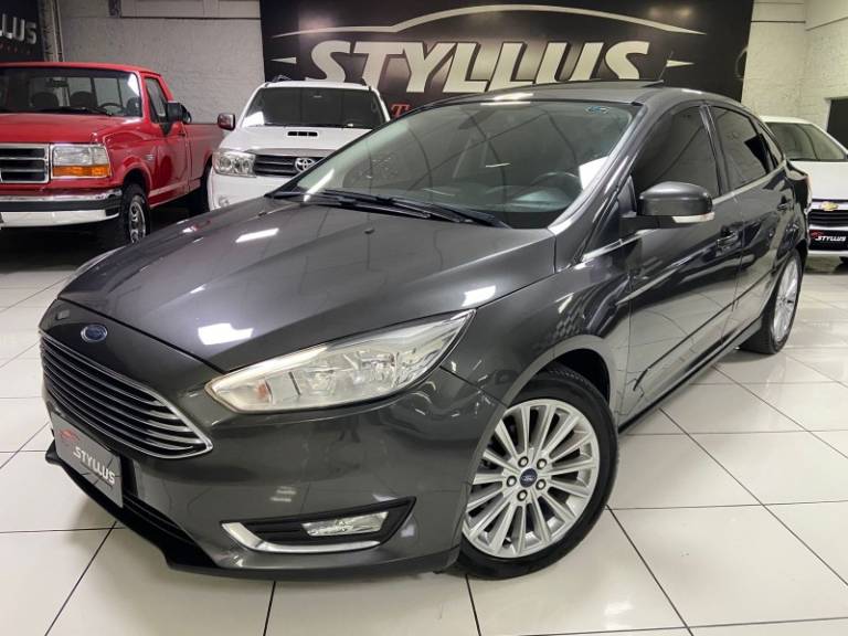 FORD - FOCUS - 2016/2017 - Cinza - R$ 69.900,00