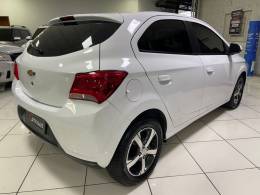CHEVROLET - ONIX - 2017/2017 - Branca - R$ 62.900,00