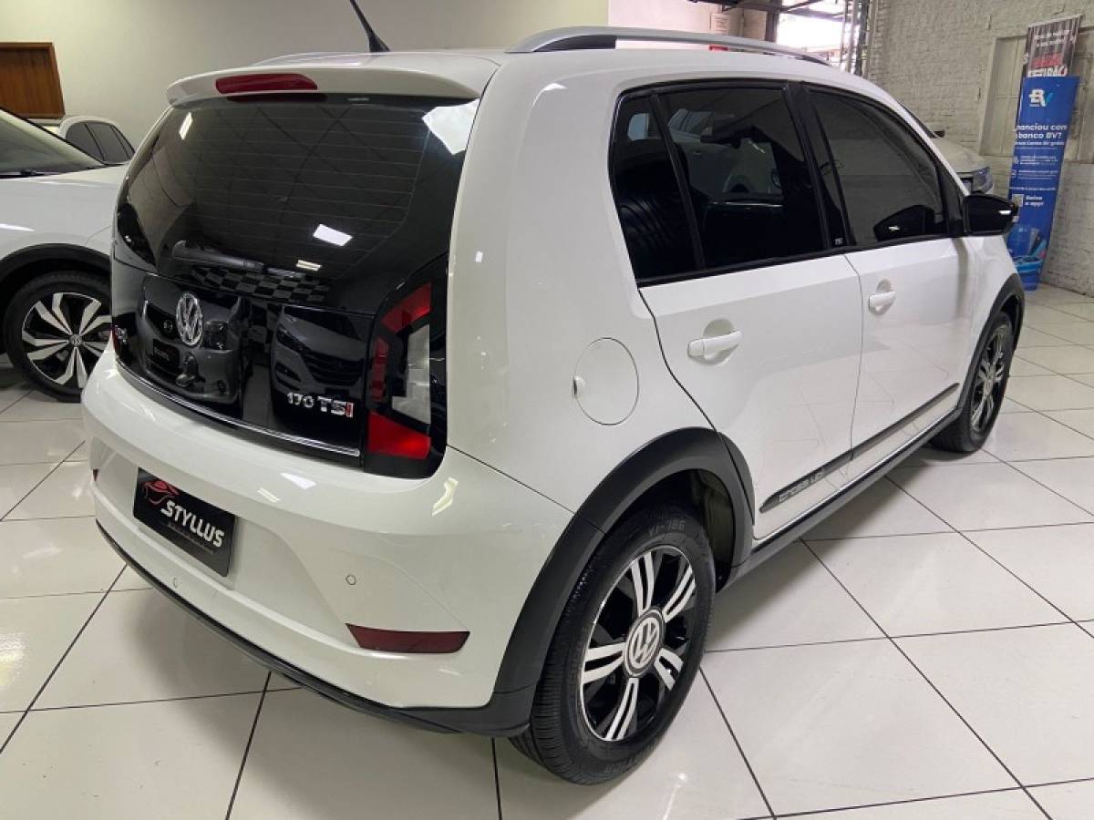 VOLKSWAGEN - UP - 2018/2018 - Branca - R$ 65.900,00