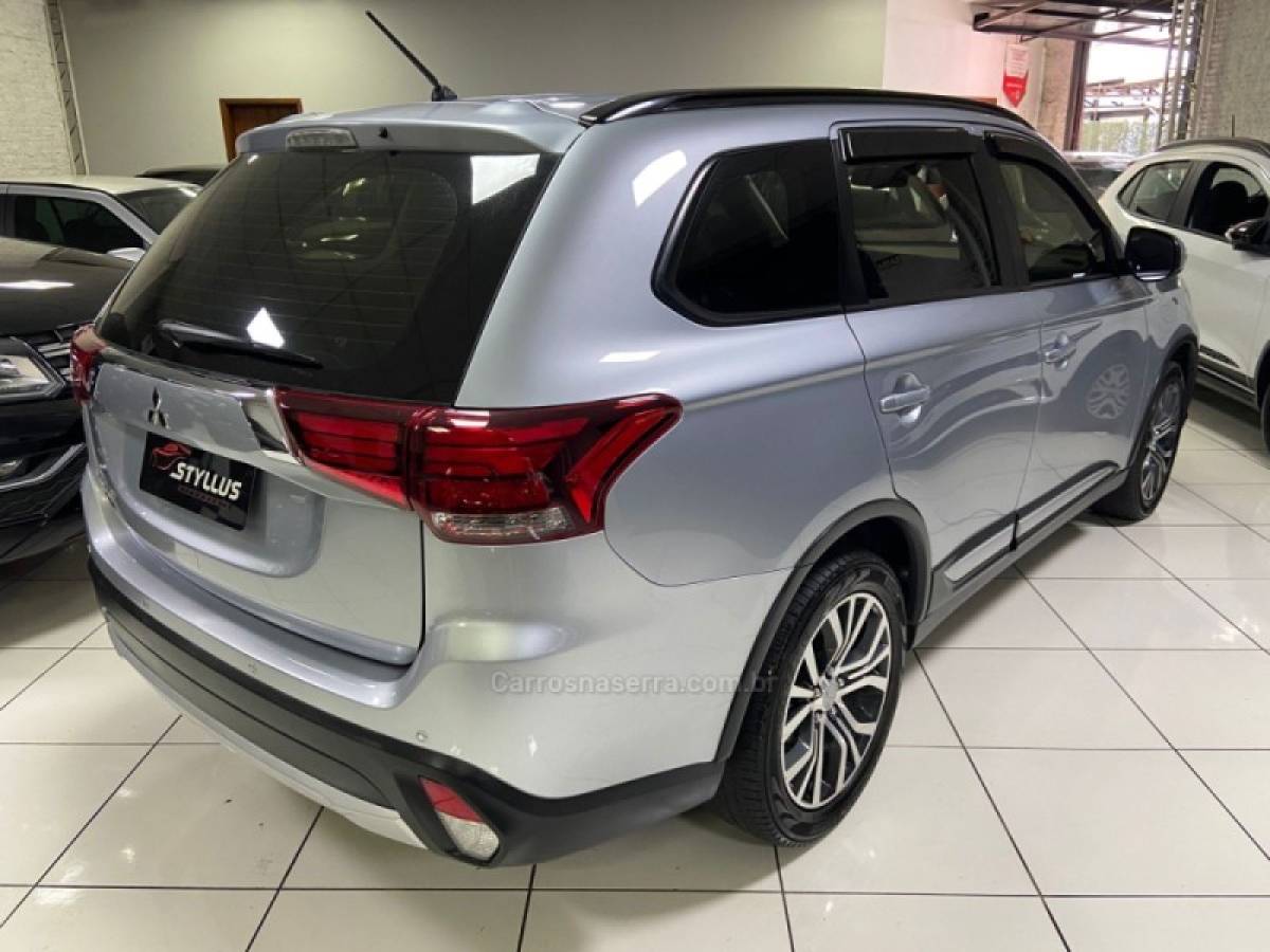 MITSUBISHI - OUTLANDER - 2016/2016 - Prata - R$ 89.900,00
