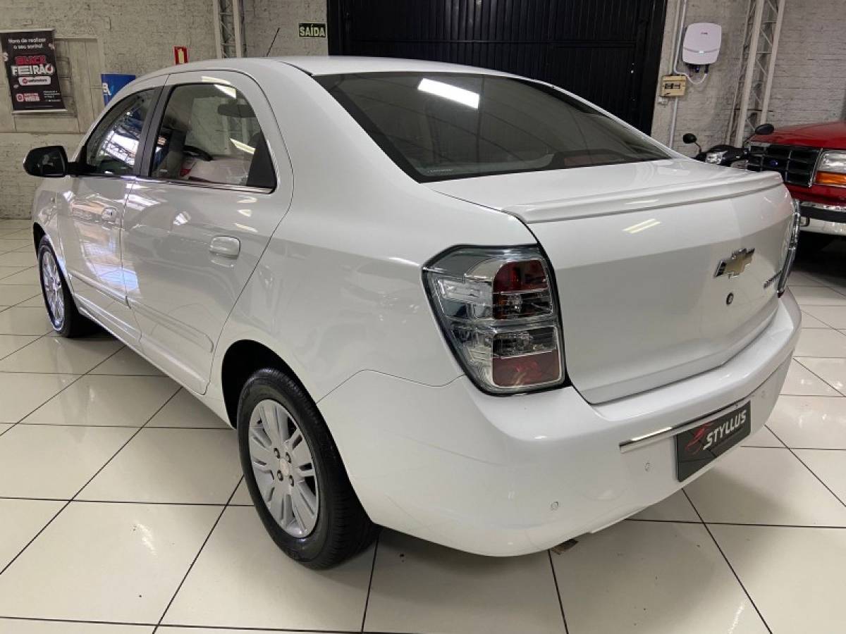 CHEVROLET - COBALT - 2012/2013 - Branca - R$ 42.900,00