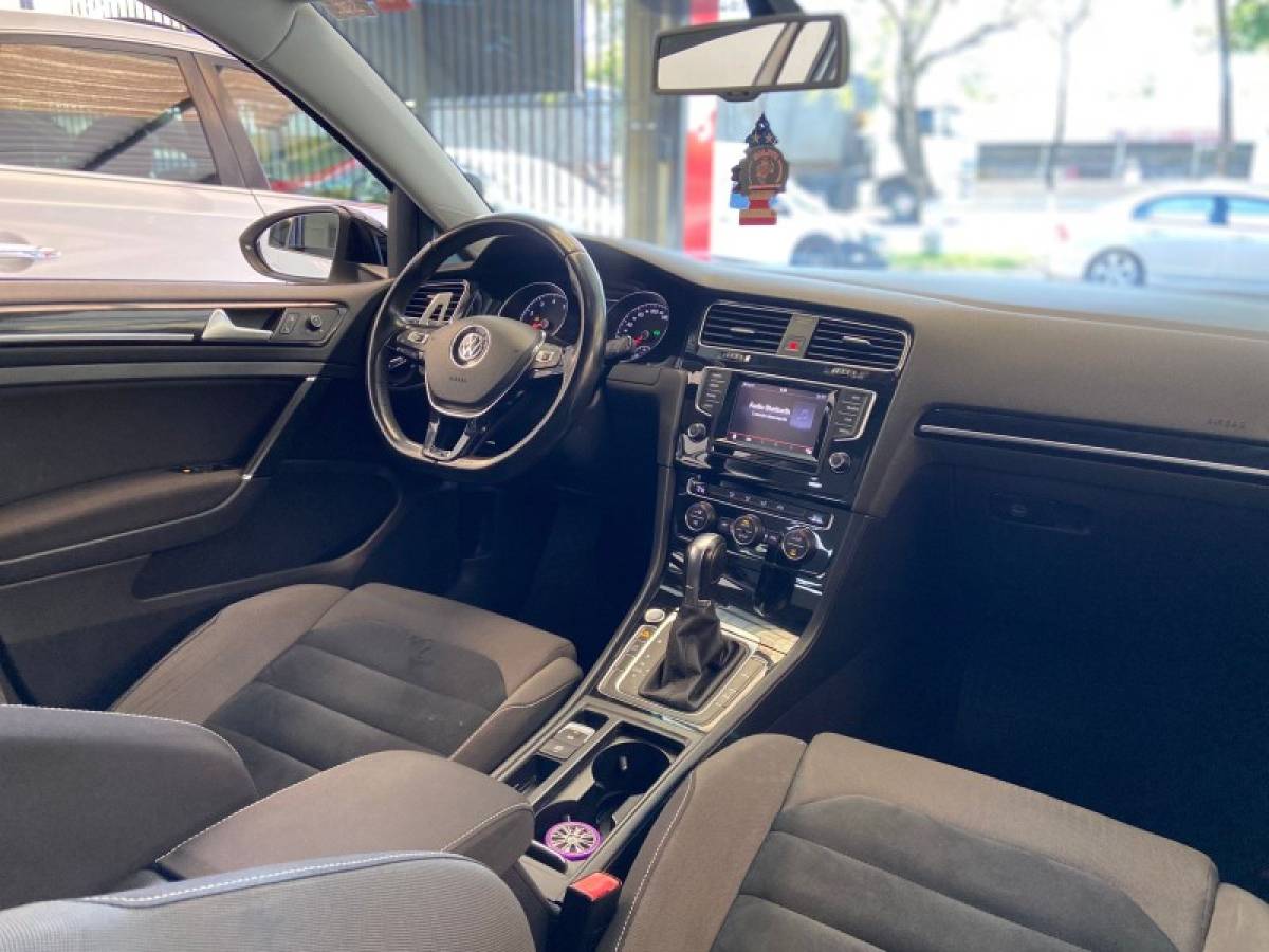 VOLKSWAGEN - GOLF - 2014/2014 - Branca - R$ 87.900,00