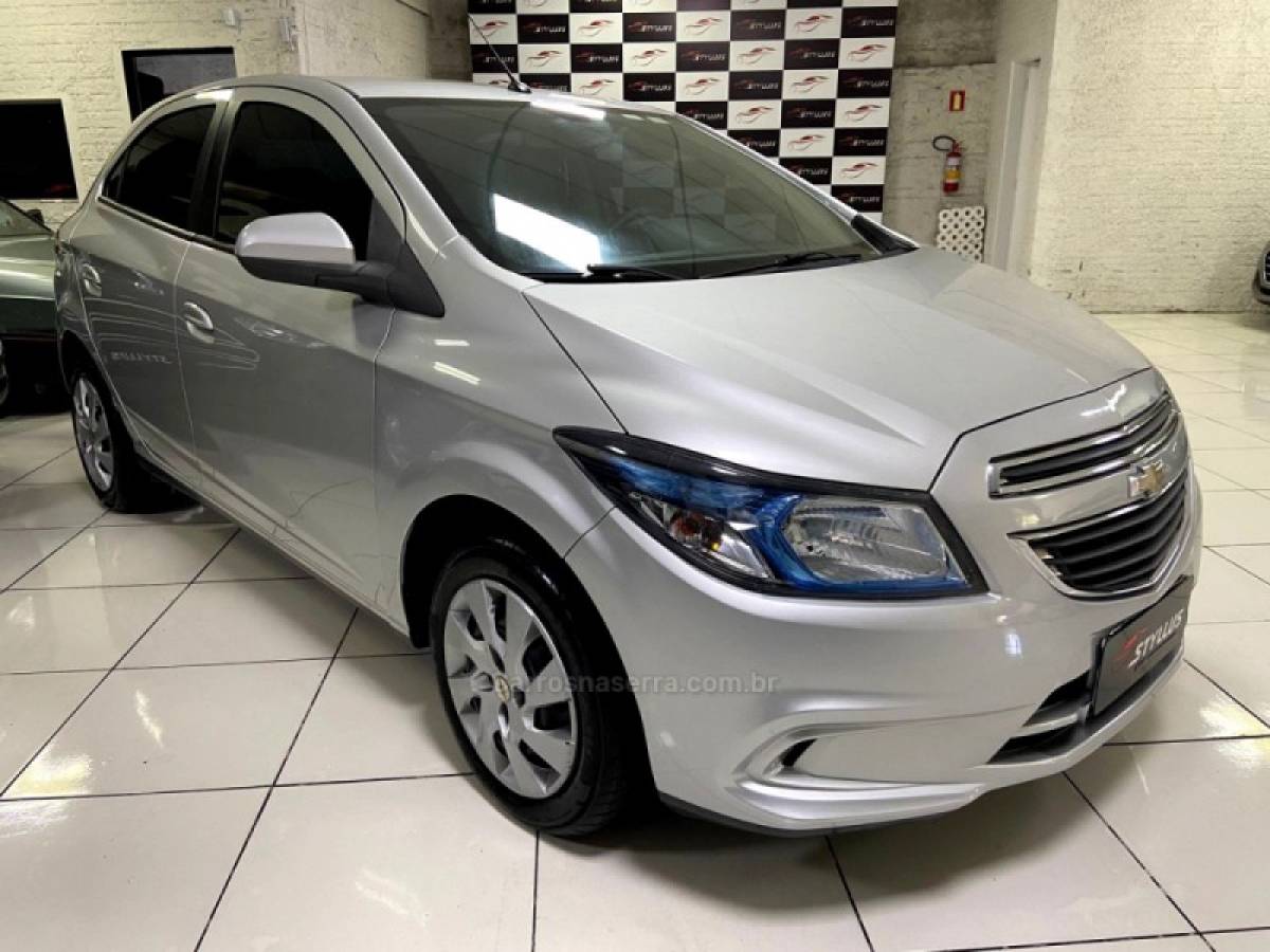 CHEVROLET - ONIX - 2013/2014 - Prata - R$ 46.900,00