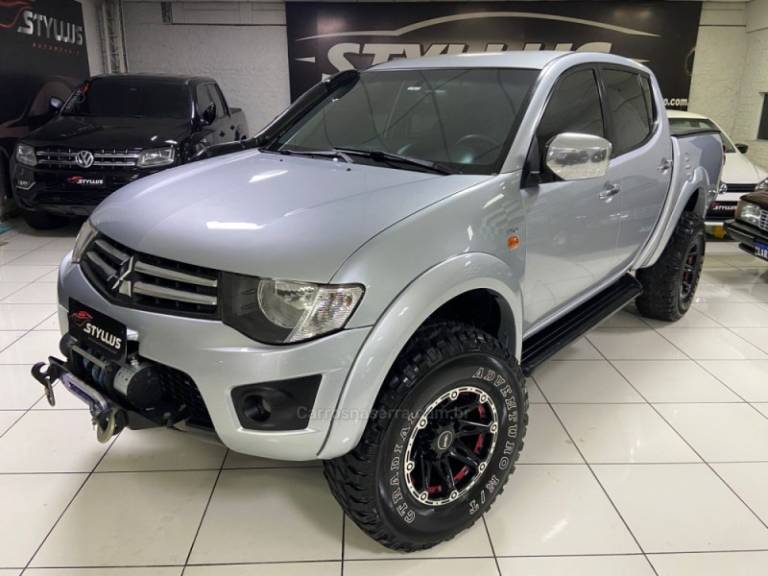 MITSUBISHI - L200 TRITON - 2011/2012 - Prata - R$ 104.900,00