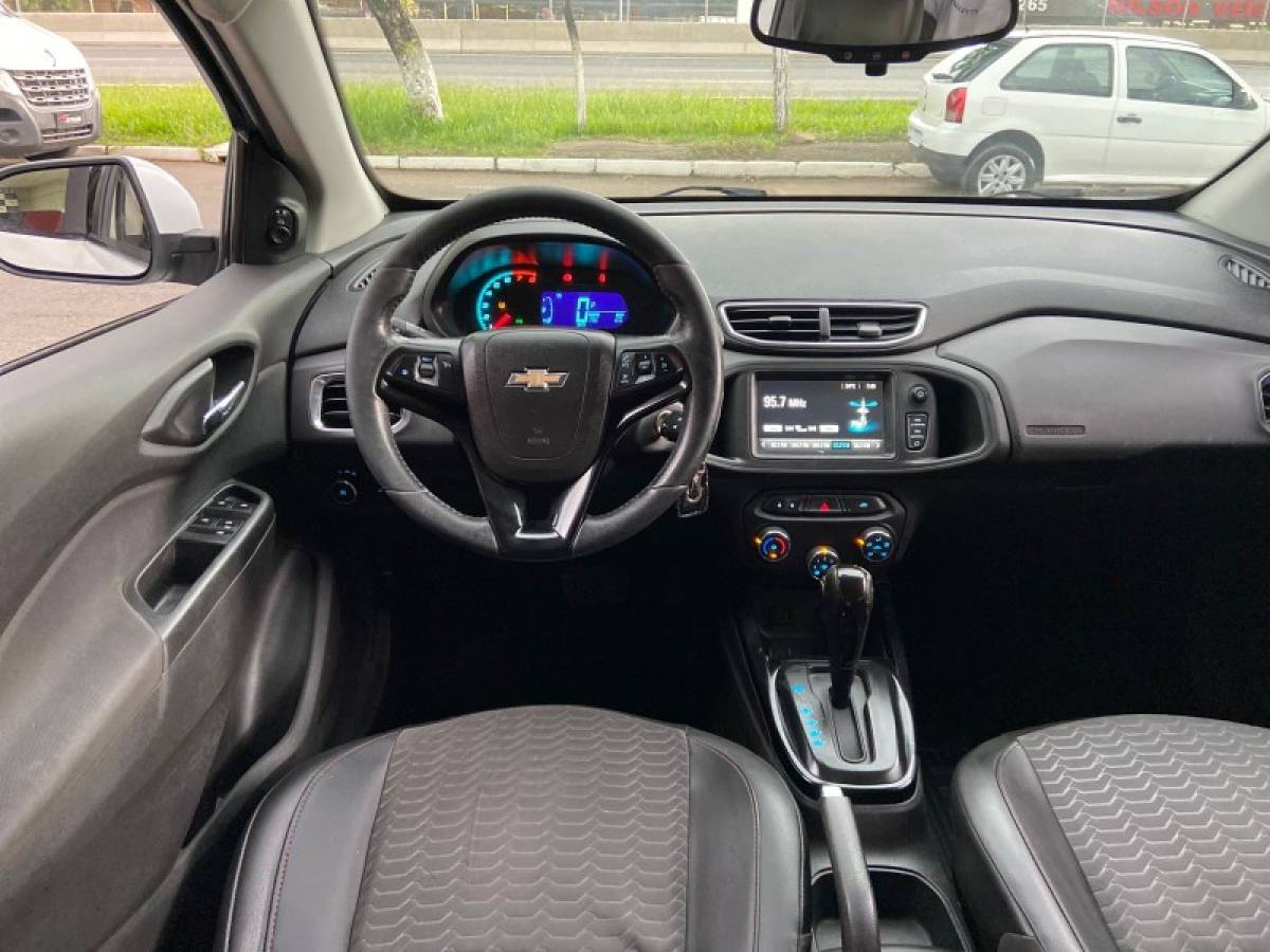 CHEVROLET - ONIX - 2017/2017 - Branca - R$ 62.900,00