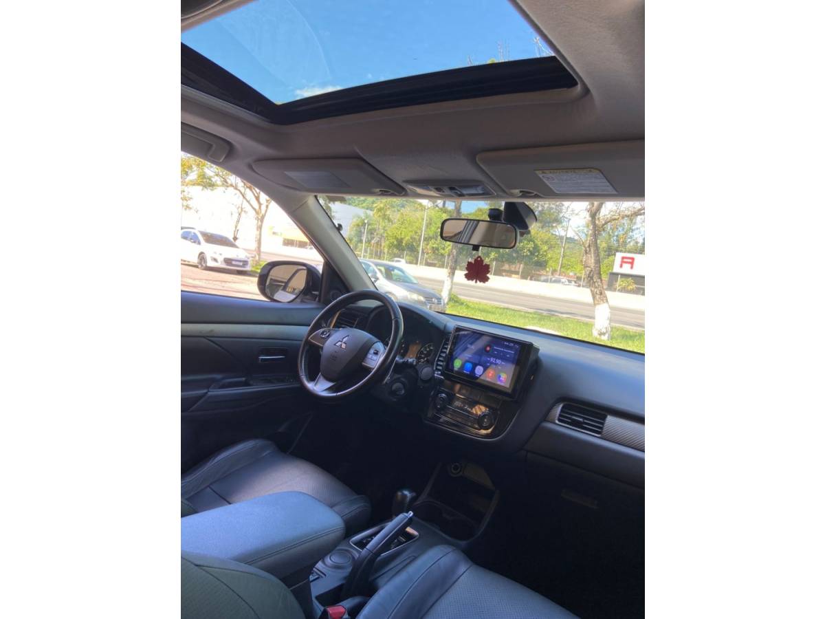 MITSUBISHI - OUTLANDER - 2013/2014 - Branca - R$ 74.900,00