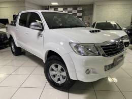 TOYOTA - HILUX - 2012/2013 - Branca - R$ 137.900,00