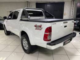 TOYOTA - HILUX - 2012/2013 - Branca - R$ 137.900,00