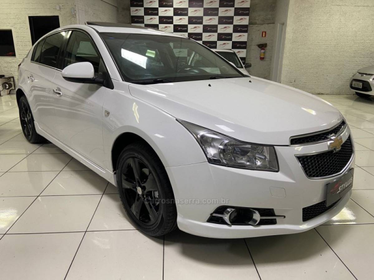 CHEVROLET - CRUZE - 2013/2014 - Branca - R$ 72.900,00