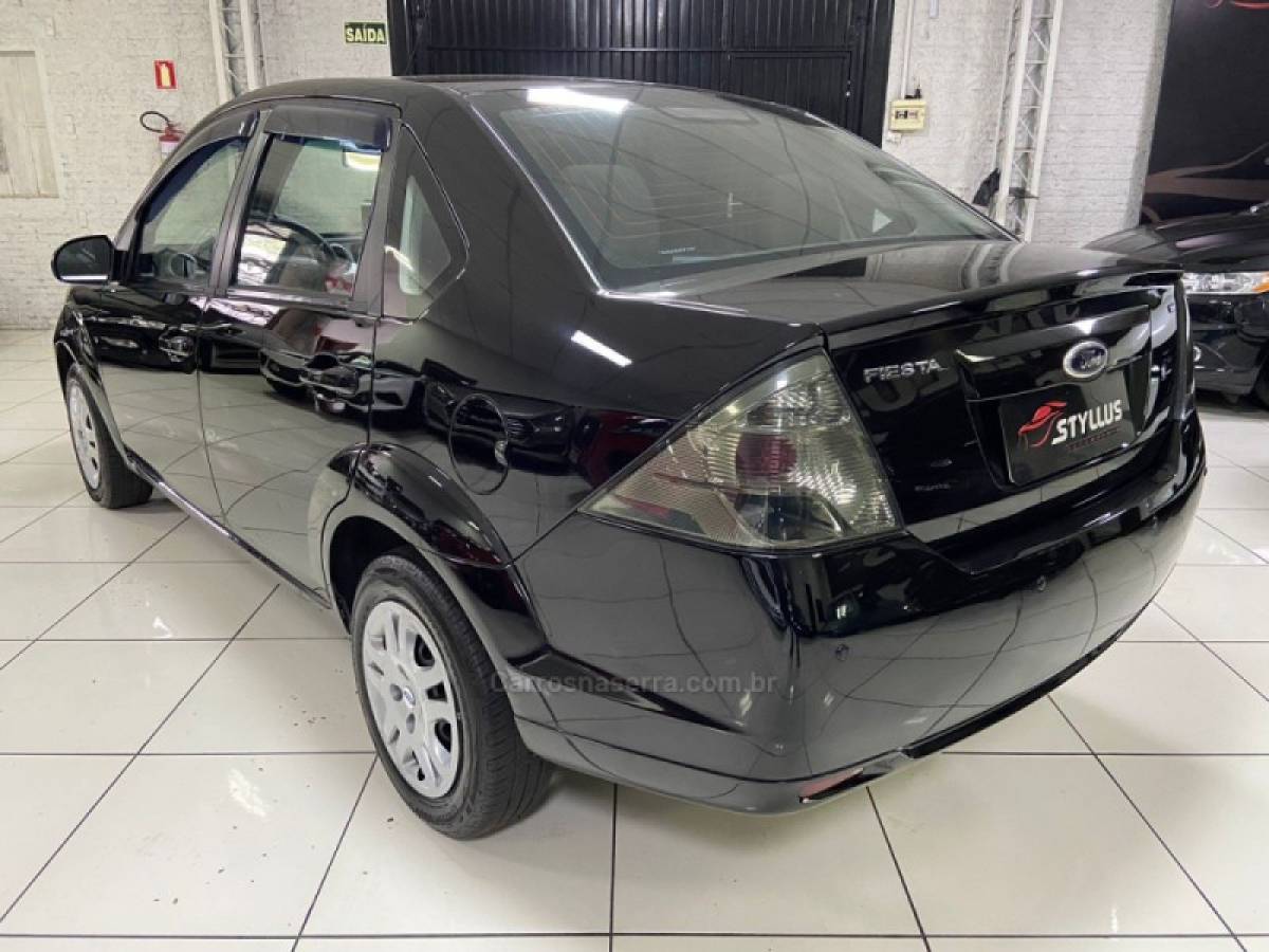 FORD - FIESTA - 2012/2013 - Preta - R$ 38.900,00