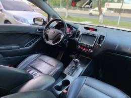 KIA MOTORS - CERATO - 2014/2015 - Branca - R$ 68.900,00