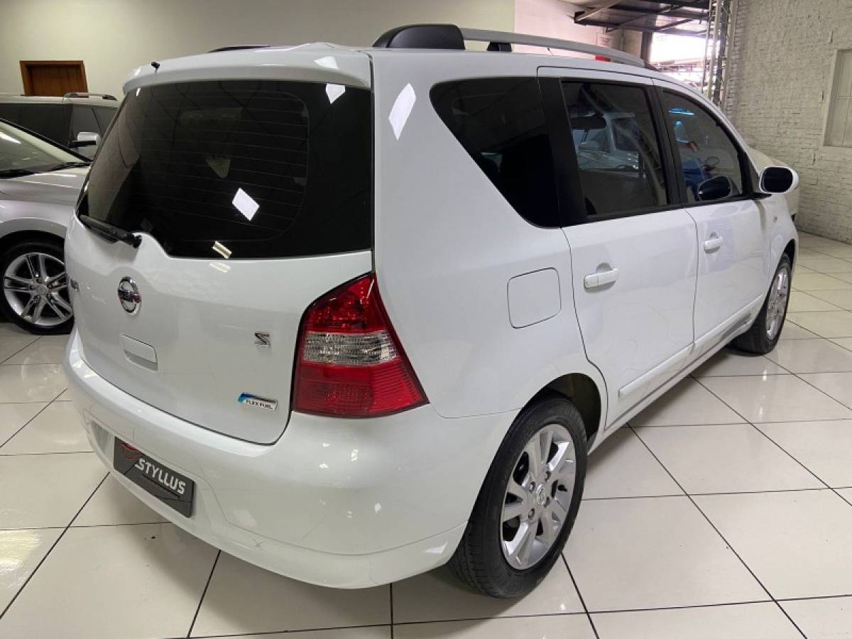 NISSAN - LIVINA - 2013/2014 - Branca - R$ 39.900,00