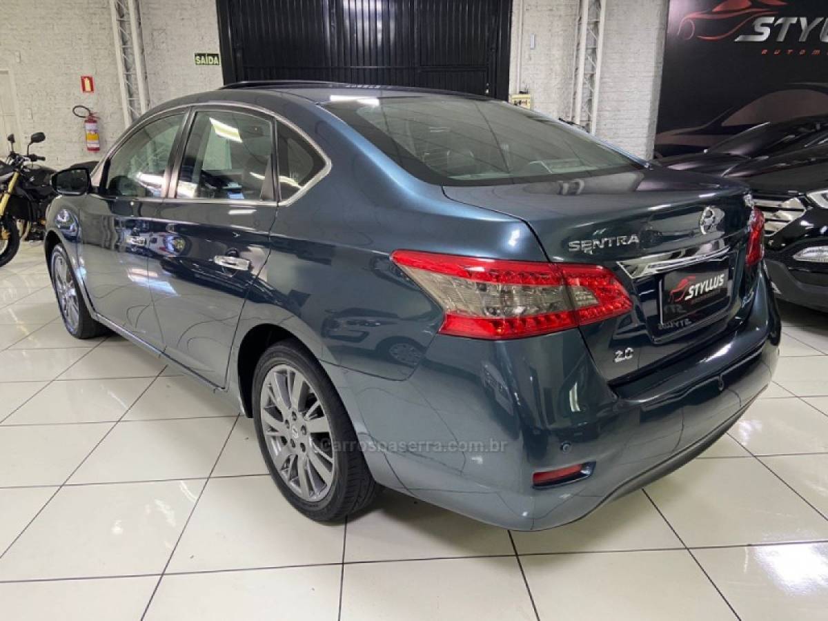 NISSAN - SENTRA - 2013/2014 - Azul - R$ 59.900,00