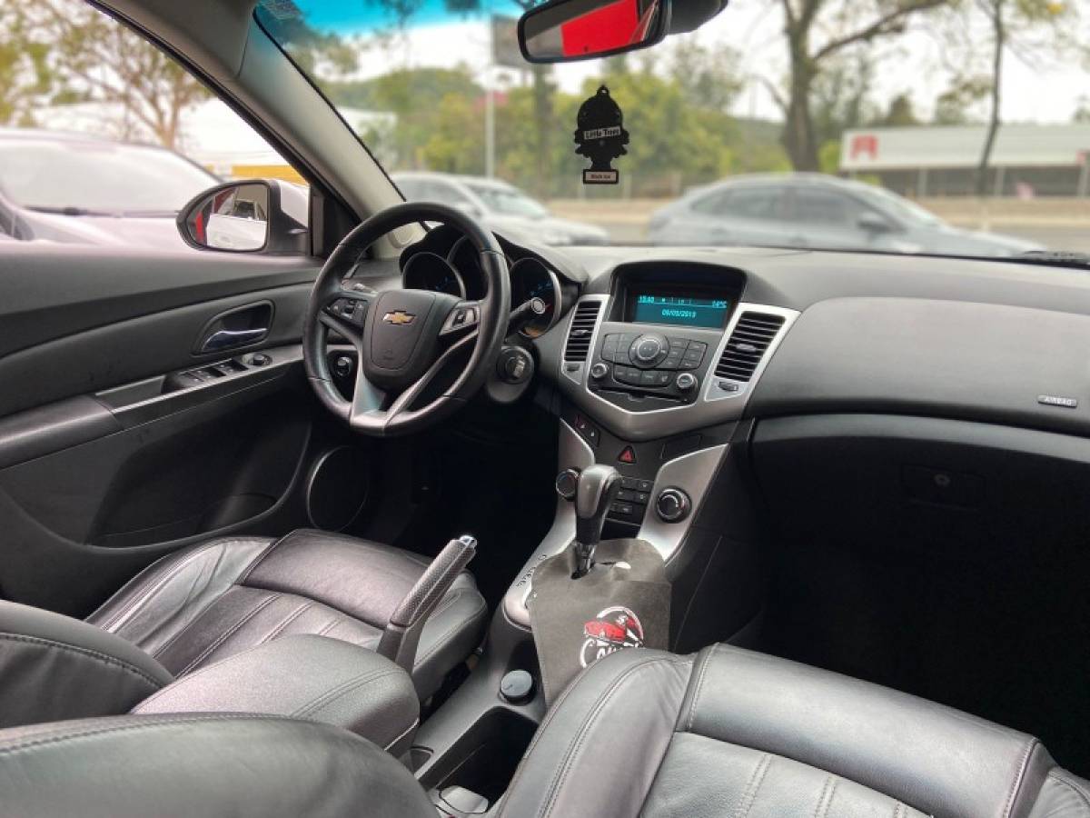 CHEVROLET - CRUZE - 2012/2012 - Branca - R$ 55.900,00