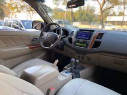 TOYOTA - HILUX SW4 - 2011/2011 - Branca - R$ 118.900,00