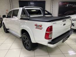 TOYOTA - HILUX - 2012/2013 - Branca - R$ 137.900,00