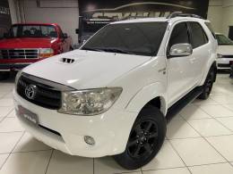 TOYOTA - HILUX SW4 - 2011/2011 - Branca - R$ 118.900,00