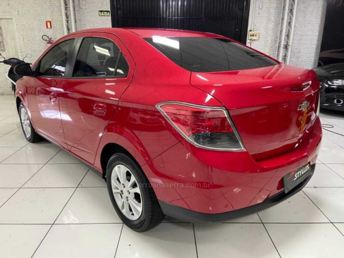 CHEVROLET - PRISMA - 2013/2014 - Vermelha - R$ 51.900,00