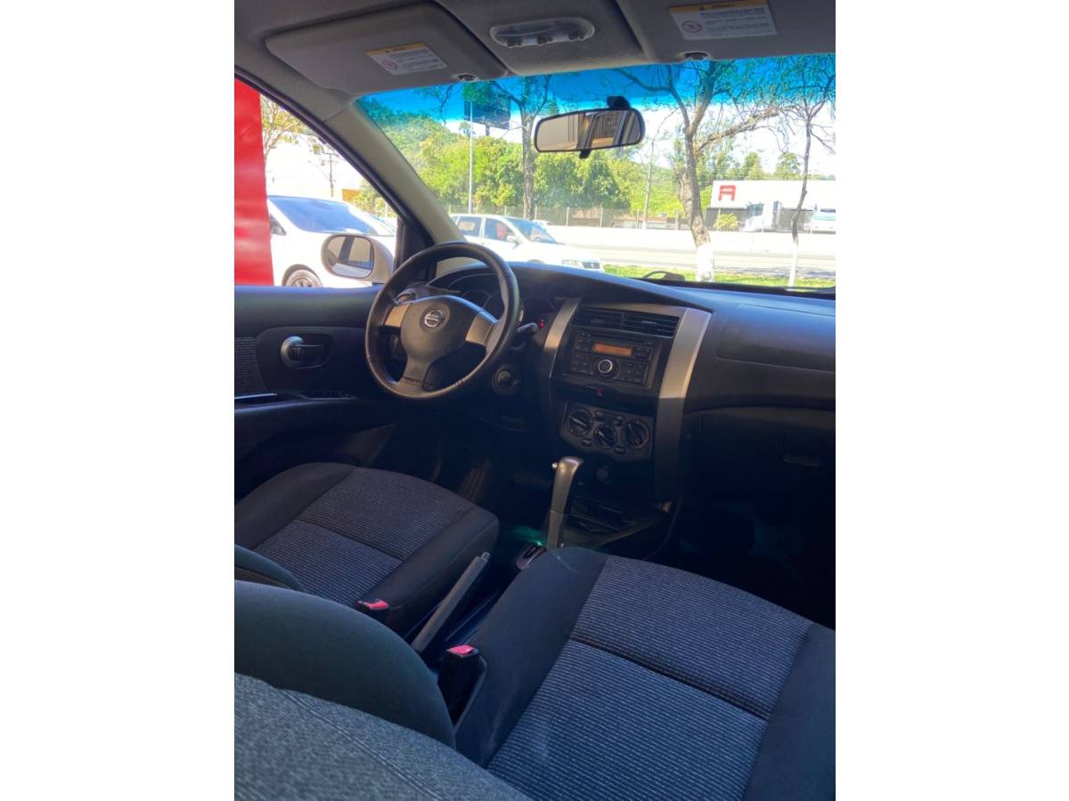 NISSAN - LIVINA - 2013/2014 - Branca - R$ 39.900,00