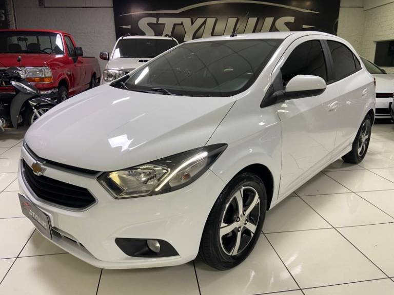 CHEVROLET - ONIX - 2017/2017 - Branca - R$ 62.900,00