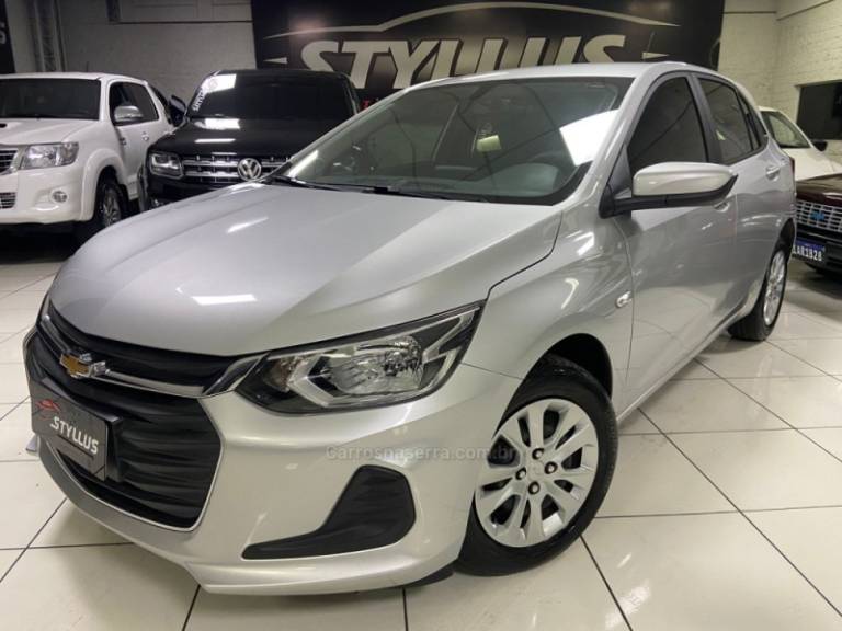 CHEVROLET - ONIX - 2021/2021 - Prata - R$ 64.900,00